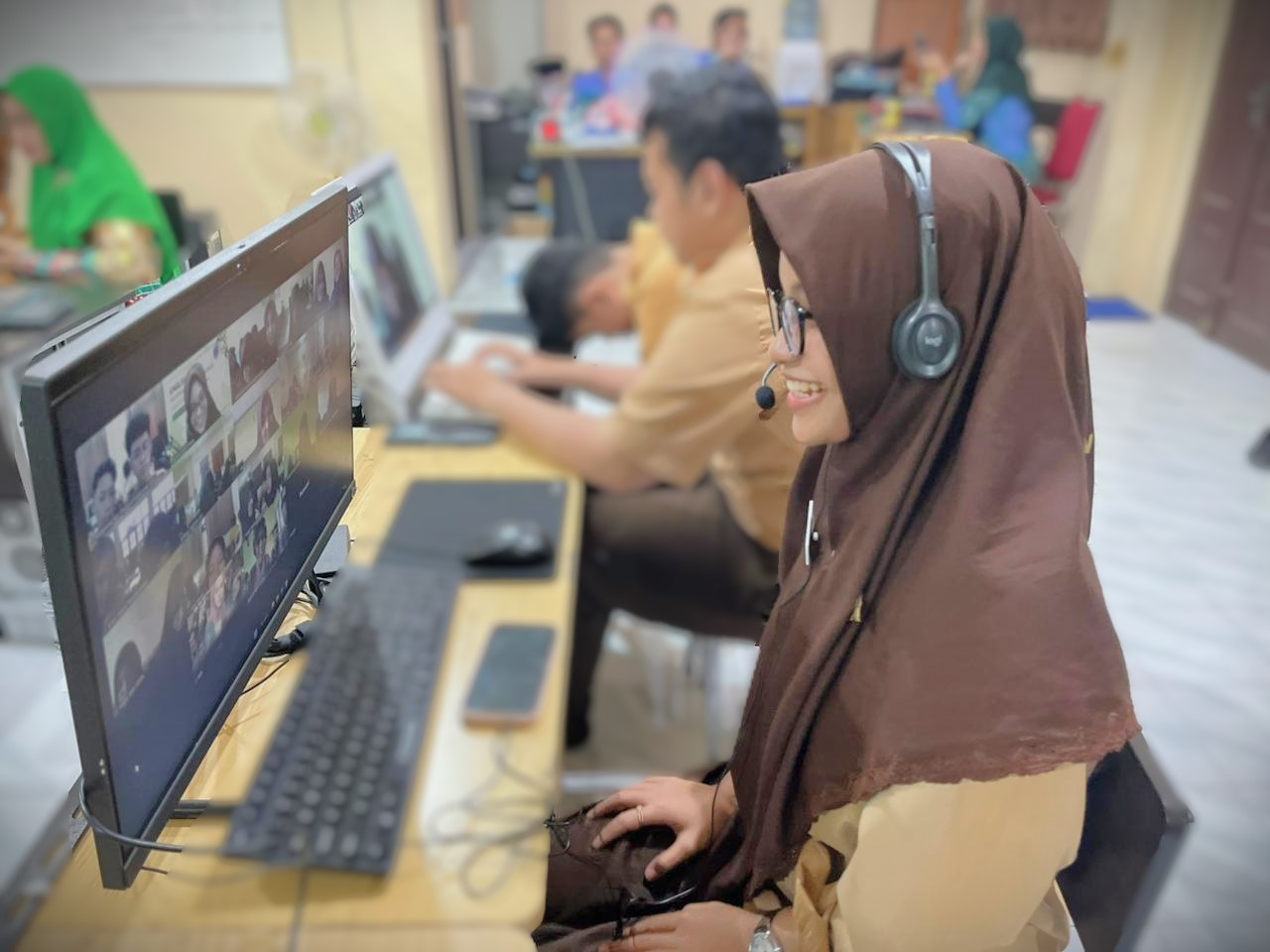Siswi MAN 1 saat antusias berdialog dengan pelajar dari Sumatra Barat (Foto:Humas MAN 1)