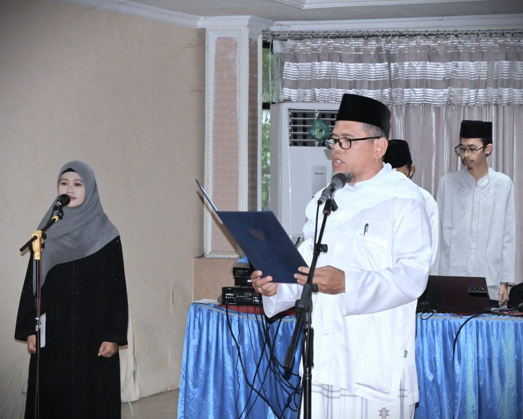 Tamjid Noor, S.Ag., M.Pd.I. saat membacakan resolusi jihad (Foto:Humas/Jamal Ripani)
