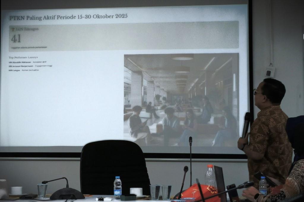 UIN Antasari saat diumumkan meraih engagement tertinggi di media sosial (Foto:Humas)