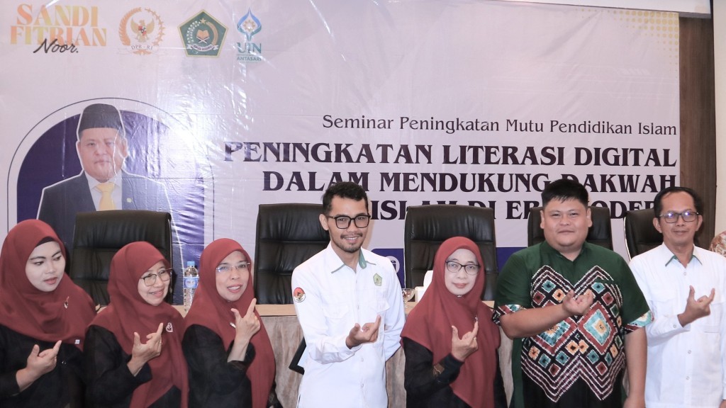 untuk thumbnail berita pak sandir, 061025 (Foto Humas)
