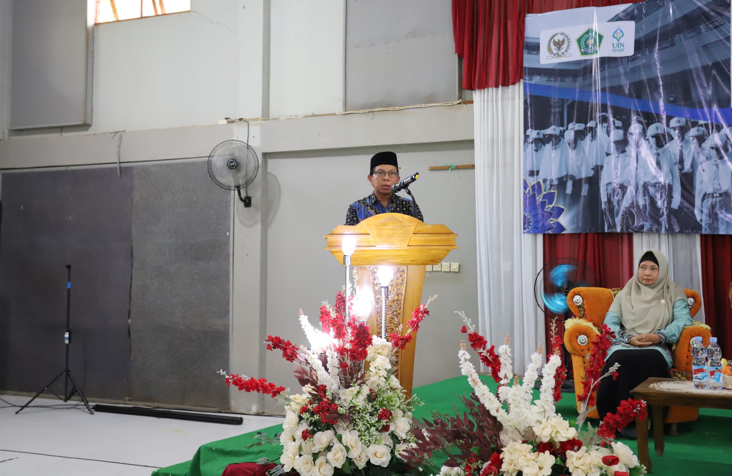 Dr. Hamdan, M.Pd saat memberikan sambuta. (Foto:Humas)