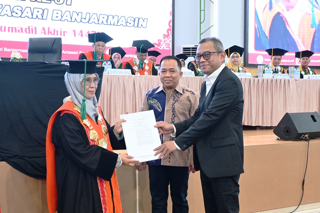 Terima SK BNSP di Momen Wisuda ke-87, Rektor: Berikan Layanan Terbaik untuk Mahasiswa