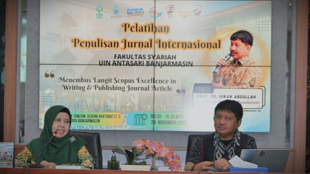 Dr. Hj. Amelia Rahmaniah, M.H. saat membuka acara (Foto:Humas/Jamal Ripani)