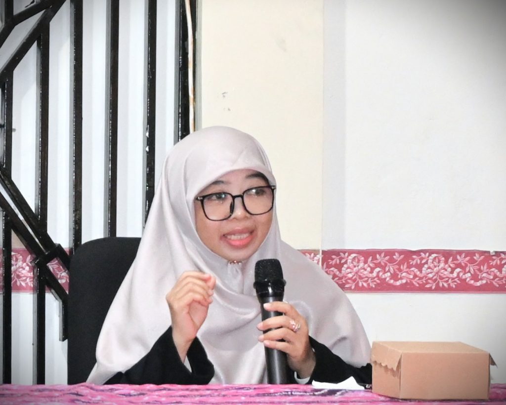 Dr. Siti Aisyah, M.Ag. saat memberikan sosialisasi (Foto:Humas/Jamal Ripani)