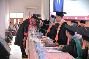 Dr. Syaiful Annas, S.H.I., M.Sy. saat diwisuda (Foto:Humas/Jamal Ripani)