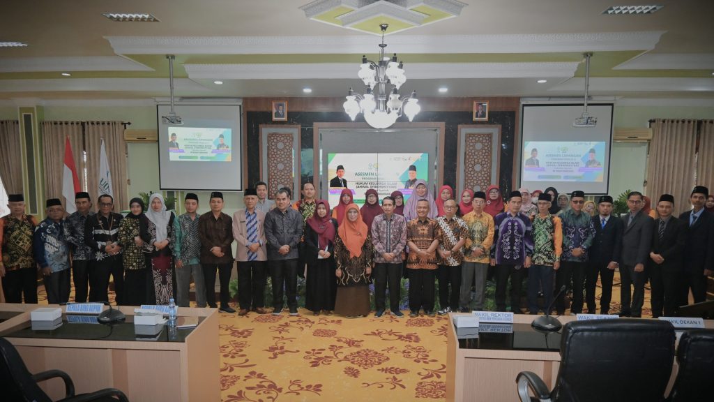 Foto bersama dengan para tamu undangan setelah pembukaan (Foto:Humas/Jamal Ripani)