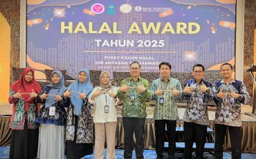 Foto bersama para panitia dan Tim Bank Indonesia (Foto:Humas/Noor Hasanah)