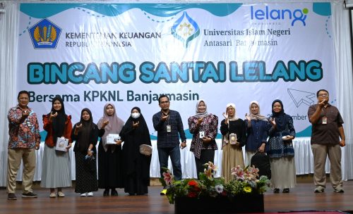 Foto bersama para pemenang lelang pada sesi Simulasi Lelang bersama KPKNL Banjarmasin (Foto Humas Rahmi Hartati)