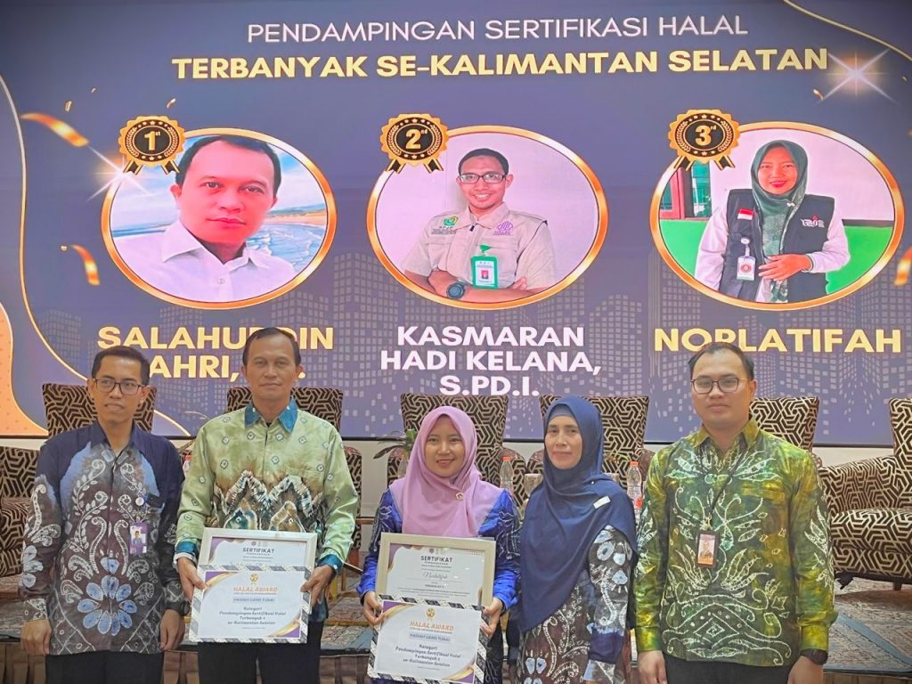 Foto bersama pemenang Halal Award 2025 kategori nominasi Pendampingan Sertifikat Halal se-Kalsel (Foto:Humas/Noor Hasanah)
