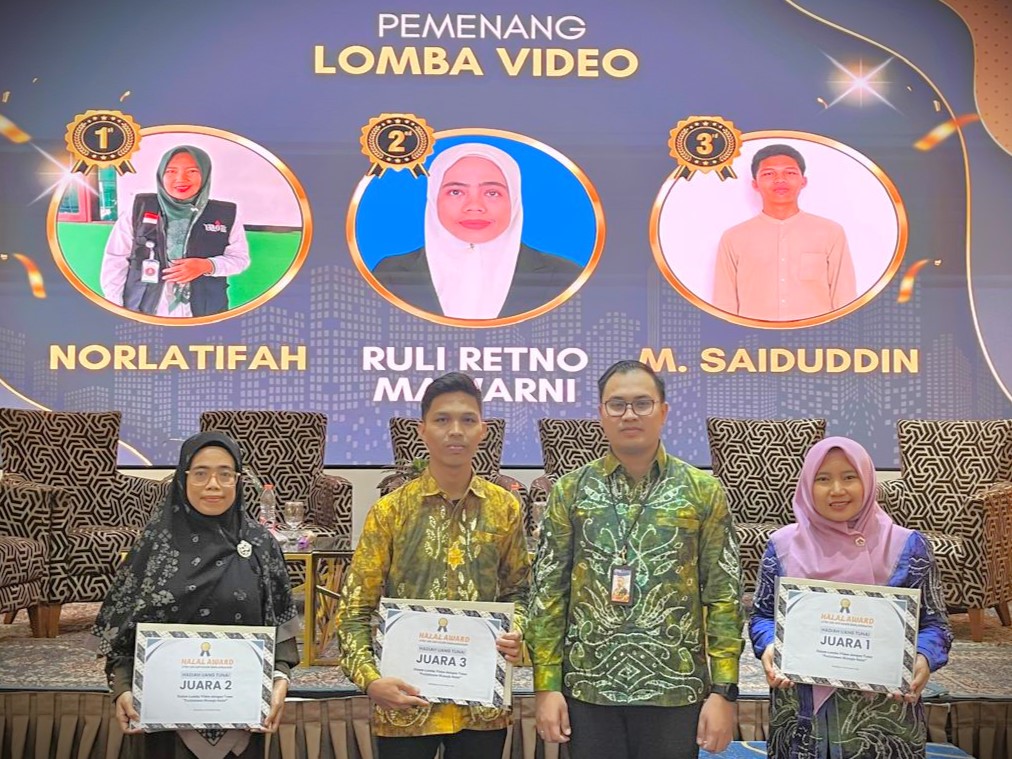 Foto bersama pemenang Halal Award kategori Lomba Video Bertema 