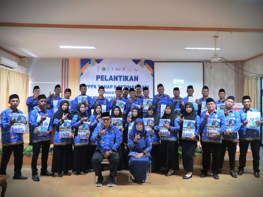 Foto bersama usai pelantikan (Foto:Humas/Rudy Hermawan)