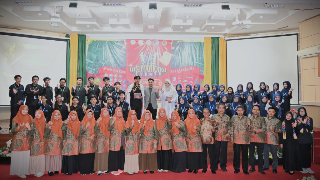 Foto bersama usai pembukaan.