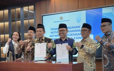 Foto bersama usai penandatangan MoU dengan jajaran pejabat Kemenhaj dan umrah (Foto:Istimewa)