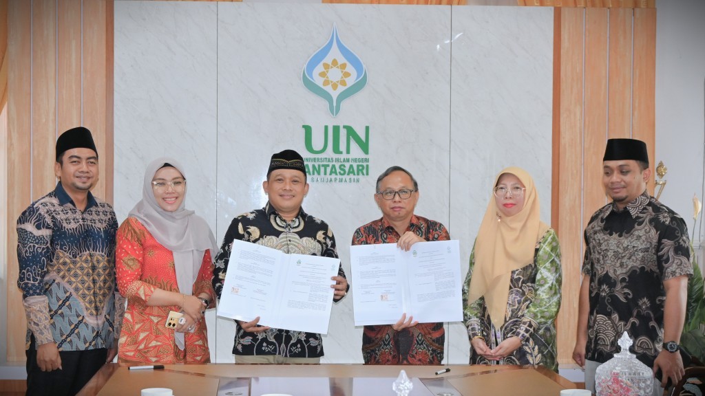 Foto bersama usai penandatanganan nota kesepahaman (Foto:Humas/Jamal Ripani)
