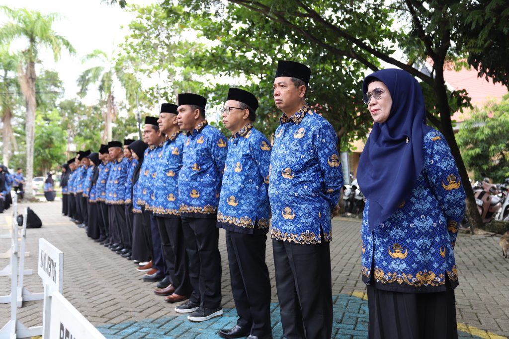 Jajaran pimpinan UIN Antasari saat mengikuti apel (Foto:Humas/Haitami)