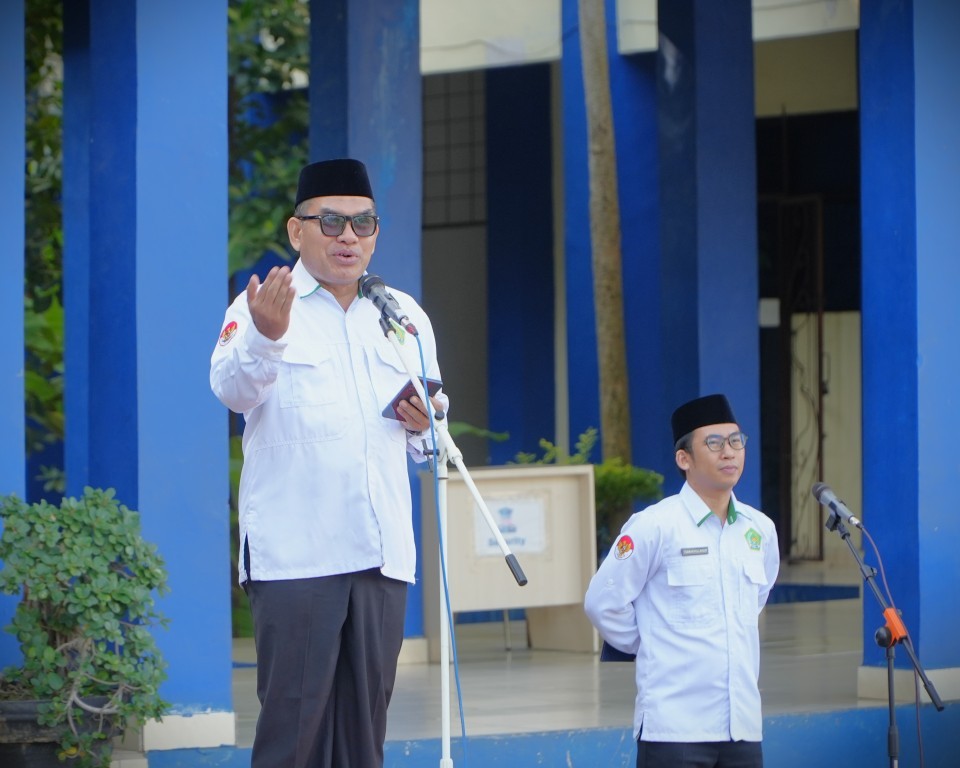 Karo AUPKK saat menjadi pembina apel (Foto:Humas/Rudy Hermawan)