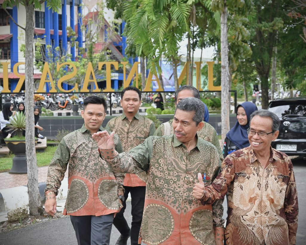 Para dosen saat berada di barisan terakhir.