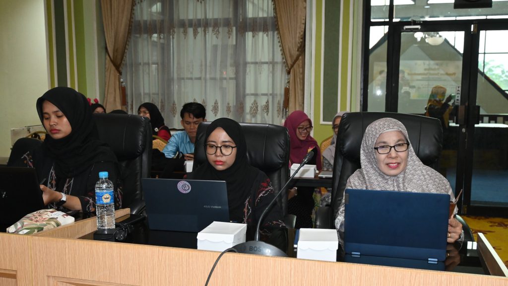 Para dosen saat mengikuti acara (Foto:Humas/Jamal Ripani)