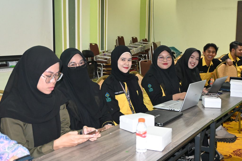 Para mahasiswa saat mengikuti acara (Foto:Humas/Jamal Ripani)