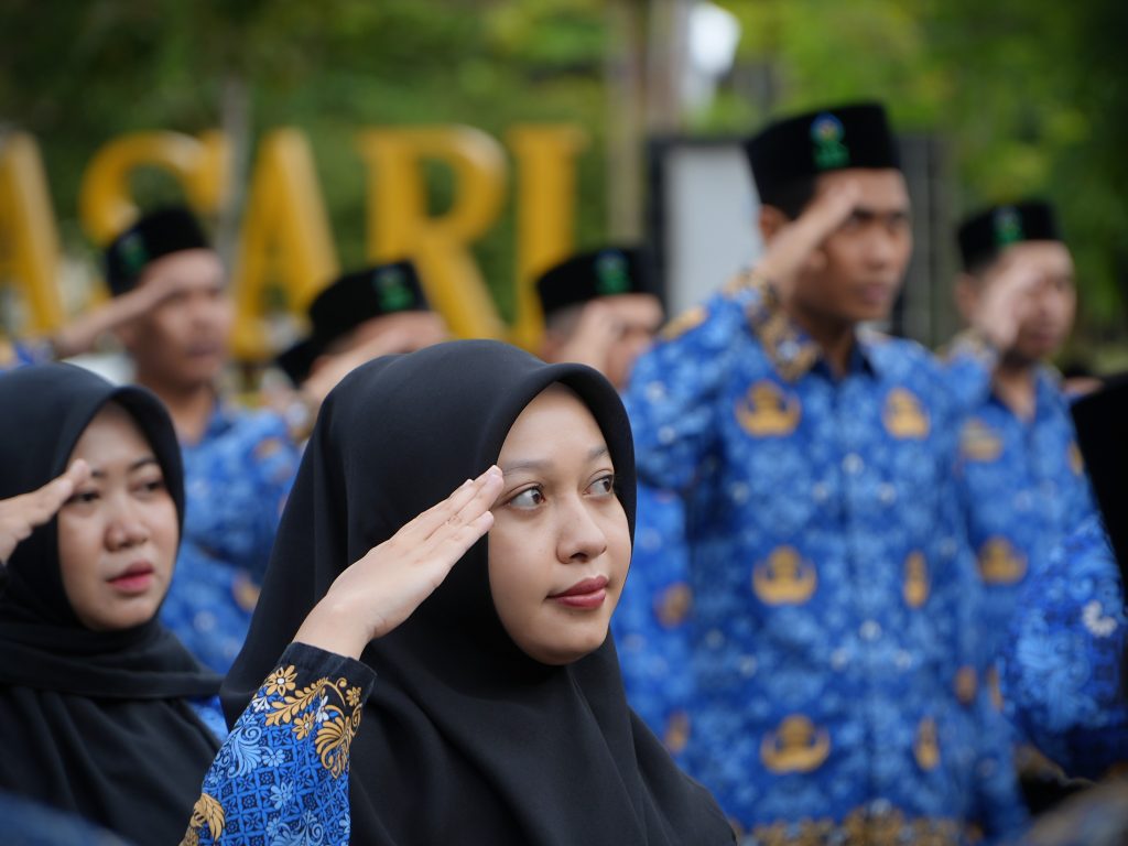 Para pegawai UIN Antasari saat mengikuti Apel Hari Pahlawan (Foto:Humas)