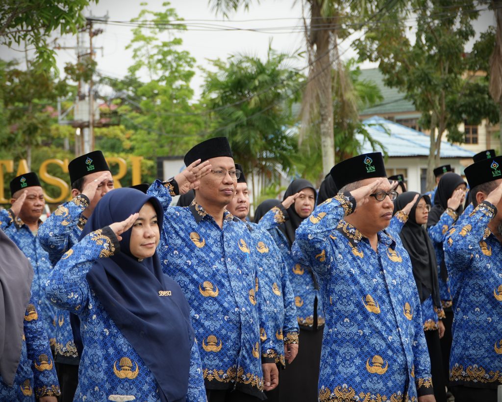 Para pegawai UIN Antasari saat mengikuti apel (Foto:Humas)
