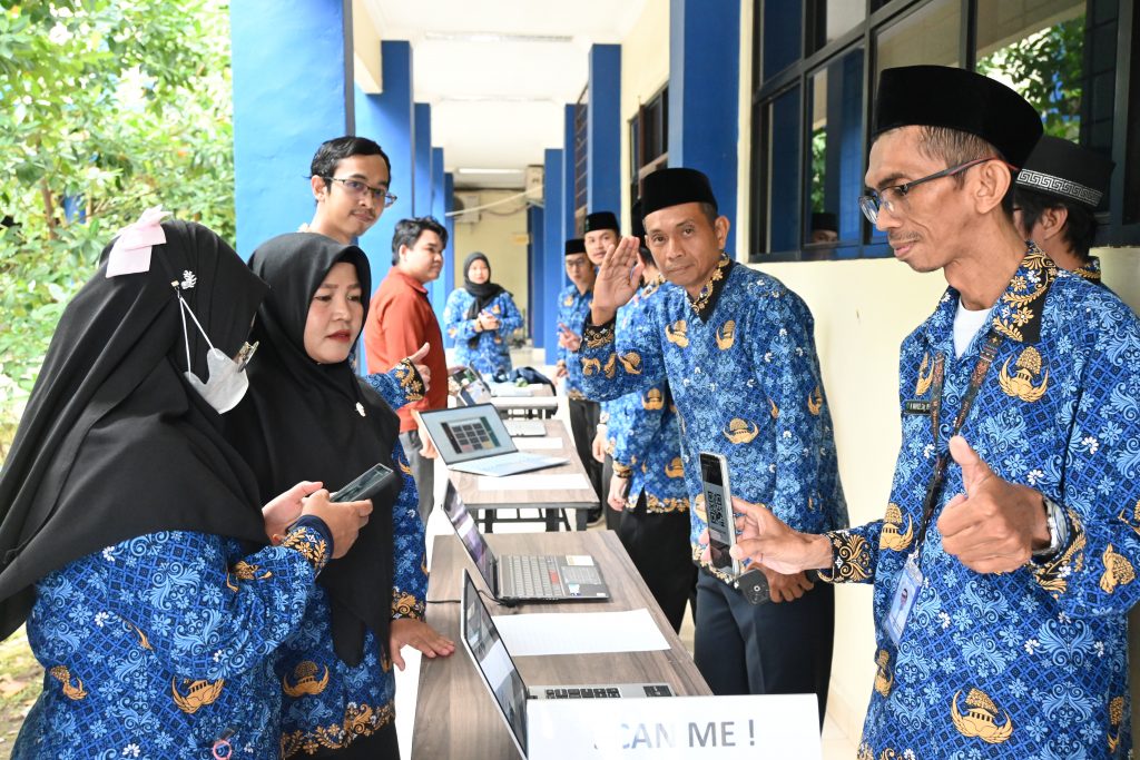 Para pegawai saat memilih Agen Perubahan 2025 (Foto:Humas/Jamal Ripani)