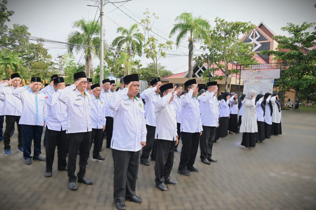 Para pegawai saat mengikuti apel (Foto:Humas/Jamal Ripani)