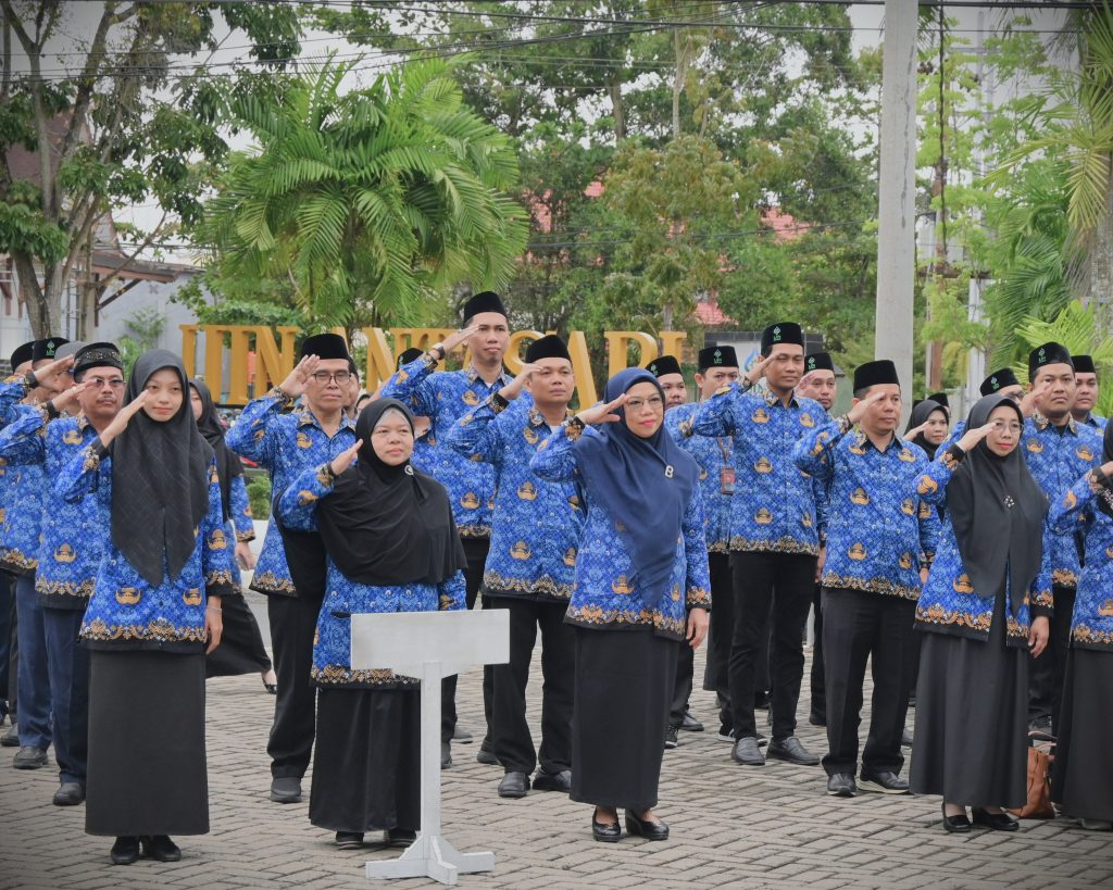 Para pegawai saat mengikuti apel (Foto:Humas/Jamal Ripani)