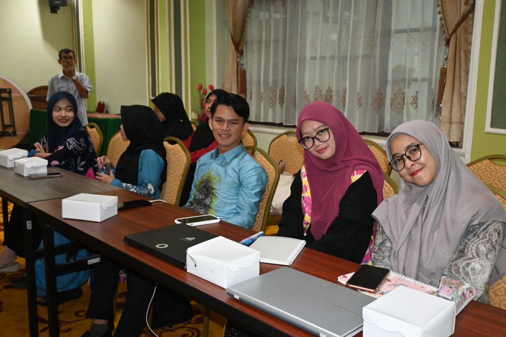 Para tenaga pendidik Fakultas Syariah saat mengikuti acara (Foto:Humas/Jamal Ripani)