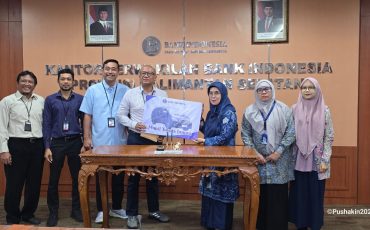 Penyerahaan Kendaraan Hibah dari BI kepada LPH UIN Antasari (foto Humas Rahmi Hartati)