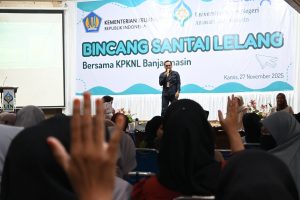 Peserta sosialisasi antusias mengikuti Simulasi Lelang yang diadakan oleh KPKNL Banjarmasin (Foto Humas Rahmi Hartati) Peserta sosialisasi antusias mengikuti Simulasi Lelang yang diadakan oleh KPKNL Banjarmasin (Foto Humas Rahmi Hartati)