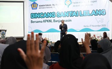 Peserta sosialisasi antusias mengikuti Simulasi Lelang yang diadakan oleh KPKNL Banjarmasin (Foto Humas Rahmi Hartati)
