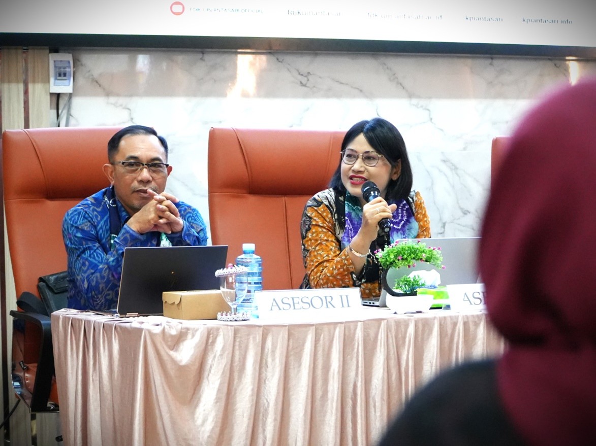  Tim asesor LAMSPARK, Prof. Dr. Puji Lestari, S.I.P., M.Si. dan Dr. Catur Suratnoaji, M.Si.