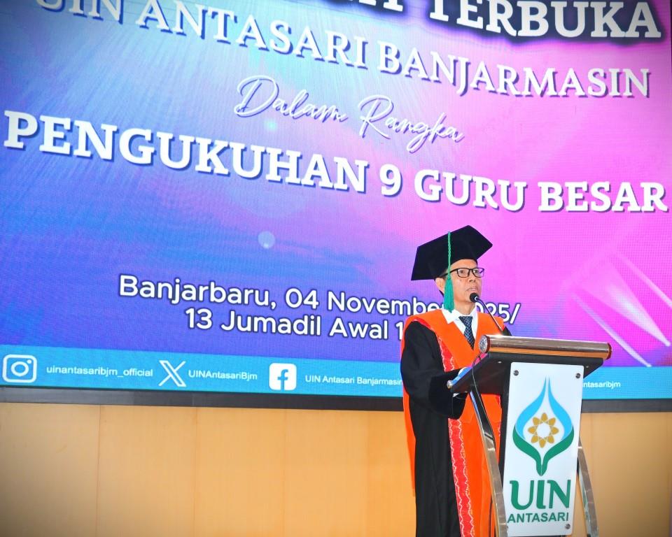 Prof Sukarni berorasi