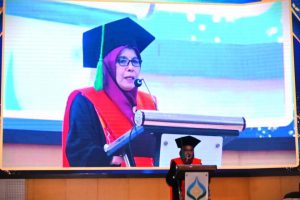 Prof Yusna berorasi Prof Yusna berorasi