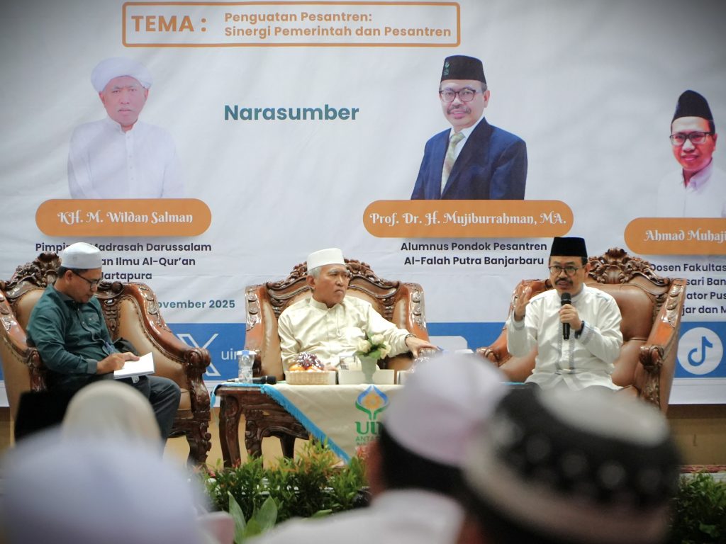 Prof. Dr. H. Mujiburrahman, M.A. saat memaparkan materinya (Foto:Humas/Baiti Rahmi)