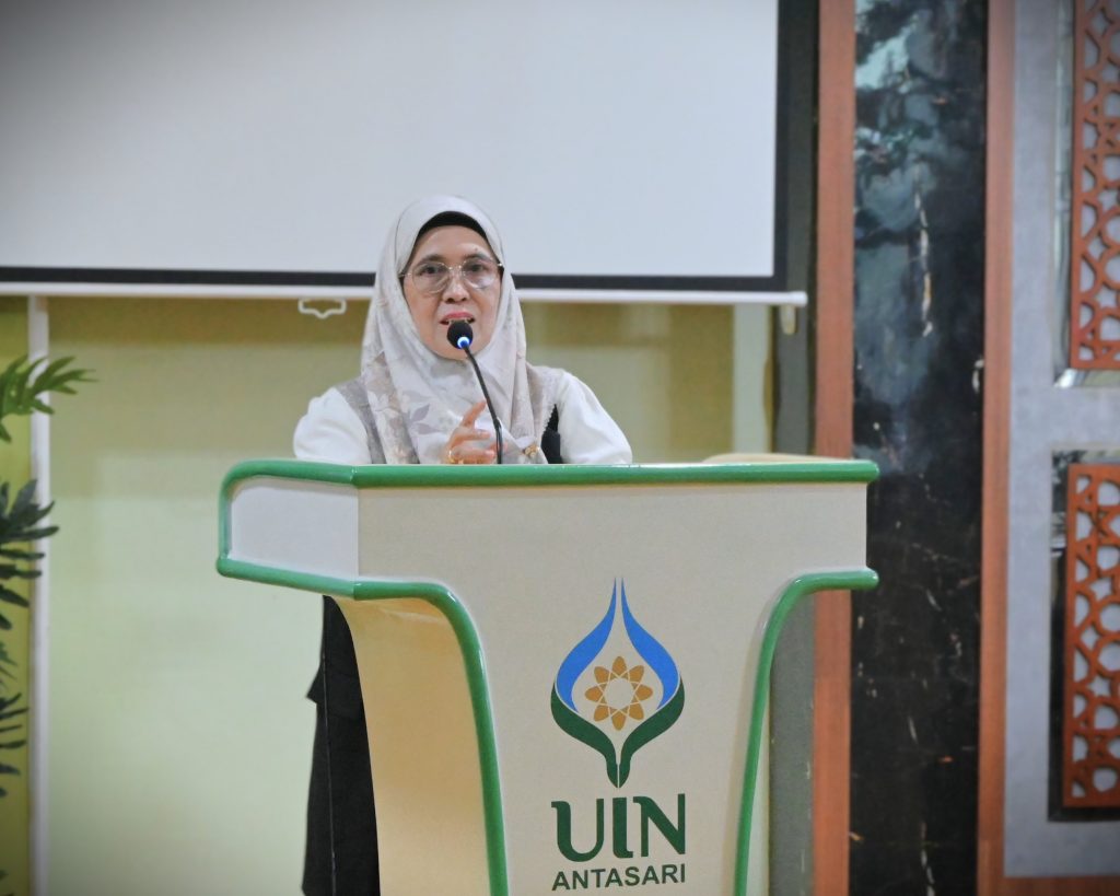 Prof. Dr. Hj. Nida Mufidah, M.Pd. saat membuka acara (Foto:Humas/Jamal Ripani)