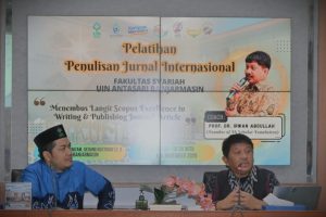 Prof. Dr. Irwan Abdullah, M.A. saat memaparkan materinya (Foto:Humas/Jamal Ripani)