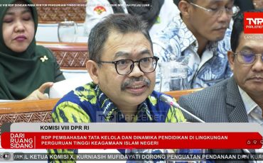 JAKARTA – Rektor Universitas Islam Negeri Antasari Banjarmasin Prof. Dr. H. Mujiburrahman, M.A., menyampaikan sejumlah aspirasi dan tantangan yang dihadapi Perguruan Tinggi Keagamaan Islam Negeri (PTKIN) di Kalimantan, dalam Rapat Dengar Pendapat (RDP) dengan Komisi VIII Dewan Perwakilan Rakyat Republik Indonesia.