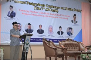 Rektor UIN Antasari Prof. Dr. H. Mujiburrahman, M.A. saat membuka acara (Foto:Humas/Jamal Ripani) Rektor UIN Antasari Prof. Dr. H. Mujiburrahman, M.A. saat membuka acara (Foto:Humas/Jamal Ripani)