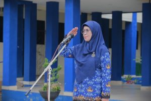 Rektor UIN Antasari Prof. Dr. Hj. Nida Mufidah, M.Pd. saat menjadi pembina Apel Kesadaran Nasional, 17 November 2025 (Foto:Humas/Jamal Ripani) Rektor UIN Antasari Prof. Dr. Hj. Nida Mufidah, M.Pd. saat menjadi pembina Apel Kesadaran Nasional, 17 November 2025 (Foto:Humas/Jamal Ripani)