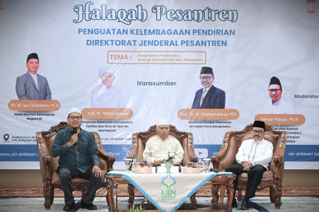 Sesi halakah saat dimoderatori Ahmad Muhajir, Ph.D. (Foto:Humas/Jamal Ripani)