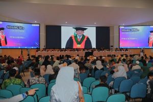 Suasana menjelang orasi Ilmiah Prof Helmi Mizani