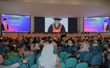 Suasana menjelang orasi Ilmiah Prof Helmi Mizani
