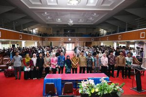 Pembinaan dan Penyerahan Buku Rekening KIP Kuliah 2025, Wakil Rektor Ingatkan Bijak Gunakan Dana Pembinaan dan Penyerahan Buku Rekening KIP Kuliah 2025, Wakil Rektor Ingatkan Bijak Gunakan Dana