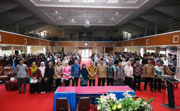 Pembinaan dan Penyerahan Buku Rekening KIP Kuliah 2025, Wakil Rektor Ingatkan Bijak Gunakan Dana