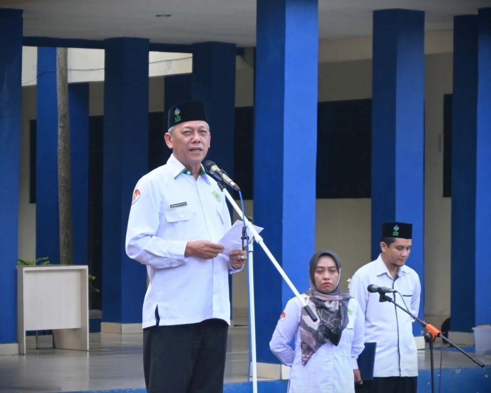 Dr. H. Ridwansyah, M.Si. saat menjadi pembina apel (Foto:Humas/Jamal Ripani)