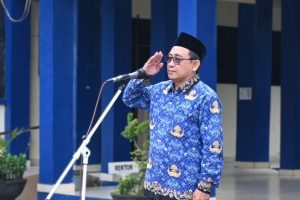 Dr. Muhdi, M.Ag. saat menjadi pembina apel (Foto:Humas/Jamal Ripani) Dr. Muhdi, M.Ag. saat menjadi pembina apel (Foto:Humas/Jamal Ripani)