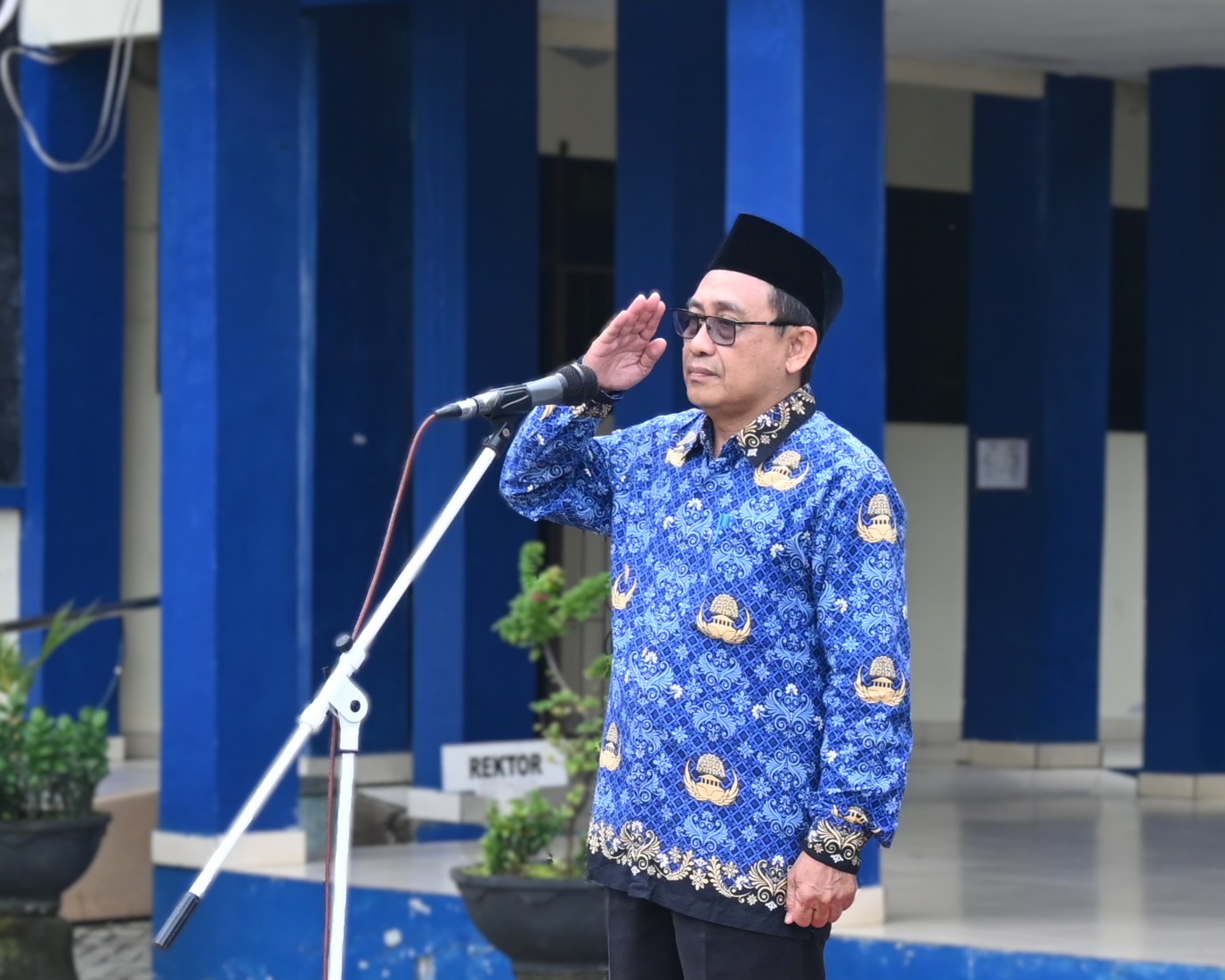 Dr. Muhdi, M.Ag. saat menjadi pembina apel (Foto:Humas/Jamal Ripani)