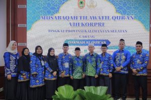 Foto bersama dewan hakim, peserta dan panitia lomba cabang Dakwah Al-Qur’an (Foto:Humas/Rahmi Hartati) Foto bersama dewan hakim, peserta dan panitia lomba cabang Dakwah Al-Qur’an (Foto:Humas/Rahmi Hartati)